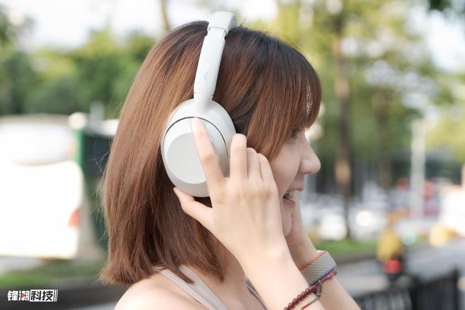 低音头戴式降噪耳机评测：低音新奇重而不腻龙8国际龙8网站索尼ULT WEAR重(图6)