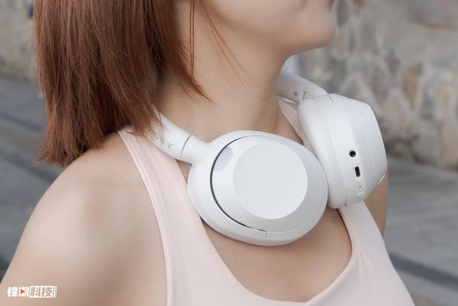 低音头戴式降噪耳机评测：低音新奇重而不腻龙8国际龙8网站索尼ULT WEAR重(图9)