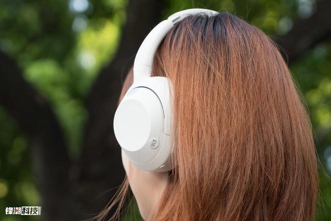 低音头戴式降噪耳机评测：低音新奇重而不腻龙8国际龙8网站索尼ULT WEAR重(图12)