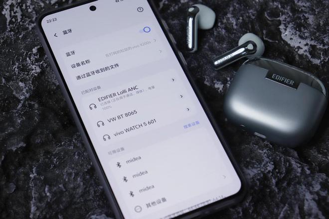 莉豆体验：出街吸睛利器！半入耳降噪新标杆漫步者萝(图2)