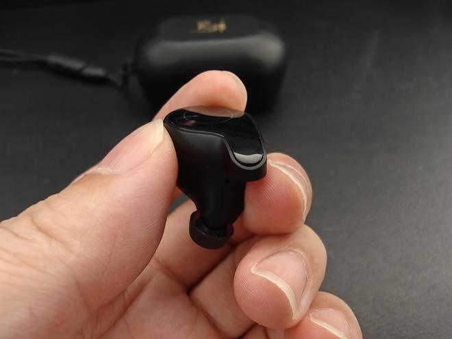 高性价比机型实测这钱花得值不亏!2025蓝牙耳机红榜|这 2 款(图4) 高性价比机型实测这钱花得值不亏!2025蓝牙耳机红榜|这 2 款(图4)